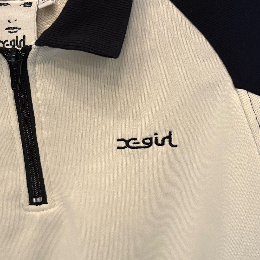 X-GIRL Black White 1/2 Zipped Collar Cropped Sweatshirt Size Small - Picture 3 of 9